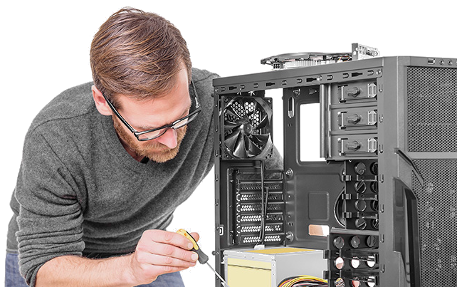 Técnico de informática trabalhando